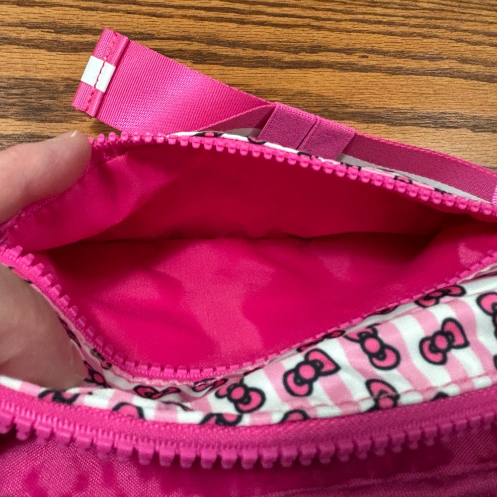 HELLO KITTY Pink Bow Pattern Waist Belt Bag Fanny Pack Pockets NWOT - Picture 3 of 8